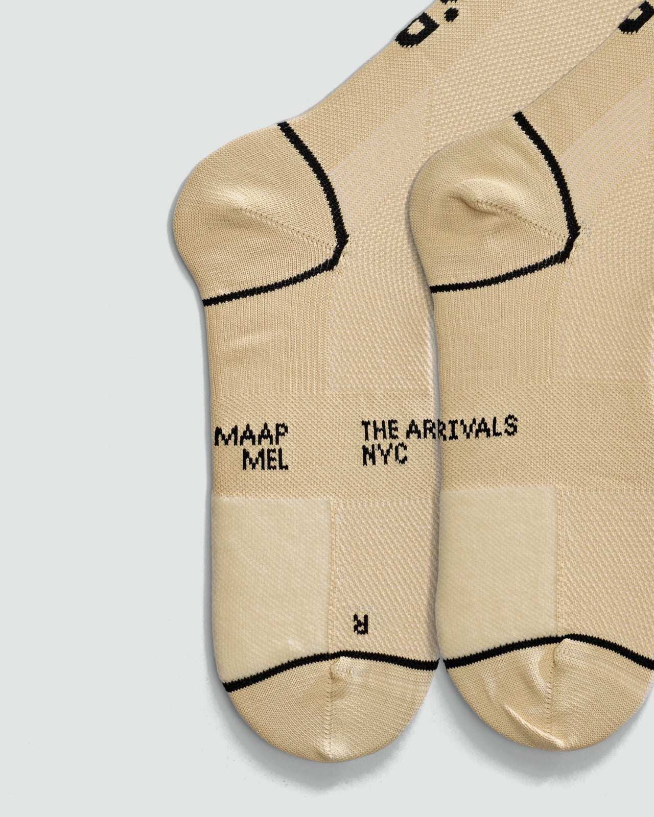 x The Arrivals Sock - Sand - MAAP